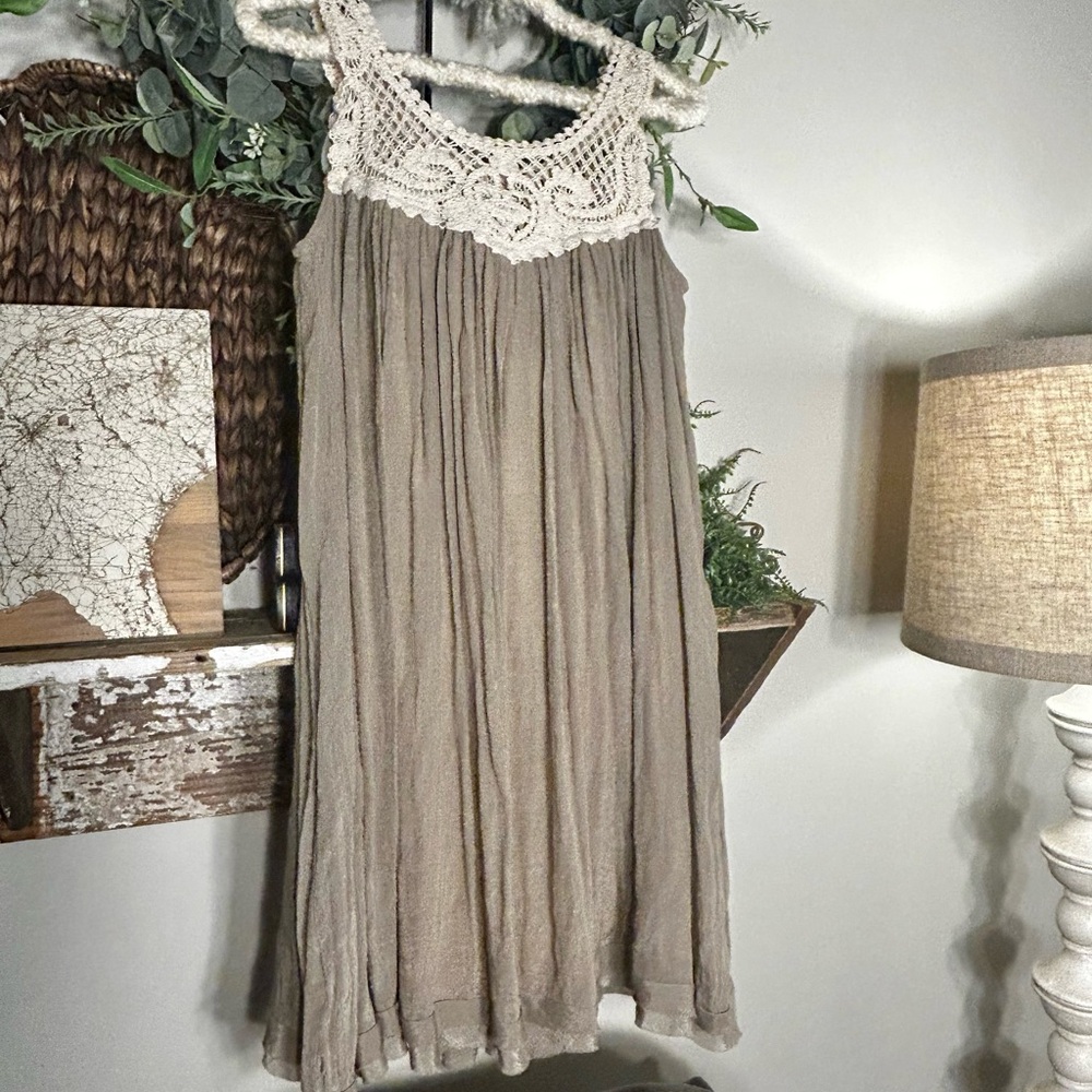 Paisley Vine ~ Beige Lace Trim Dress
